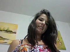 Novinha tiene un espectáculo de webcam desnudo caliente en Novinha0.com