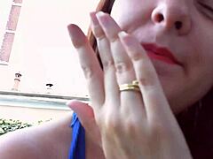 Nicoletta ลองสวมต่างหูและถูกนิ้วในวิดีโอ MILF สุดฮอตนี้