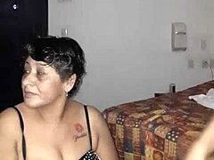 Mamma MILF: Una Mamma Latina Calda