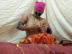 Futai cu pizda păroasă și sex anal cu o mamă indiană