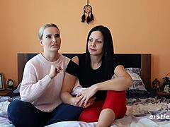Dojrzałe kobiety oddają się lesbijki nurkowaniu waginalnemu