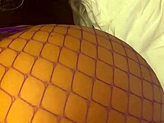 Ένα ζευγάρι ερασιτεχνών κάνει παθιασμένο σεξ στην κρεβατοκάμαρα