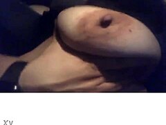 O prietenă matură îmi trimite videoclipuri obraznice cu sânii ei mari și pizda umedă