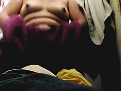 Bom seksi Meksiko dewasa masturbasi dengan lingerie
