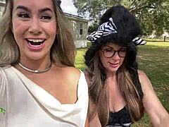 Зрелая пума получает двойное проникновение в порно видео на Хэллоуин