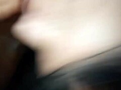 Une femme mature aux gros seins profite d'un massage sensuel et d'une masturbation