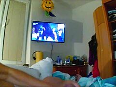 MILF se masturba y se corre en video casero