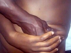Afrikaans stel geniet van harde seks met Keniaanse vrouw