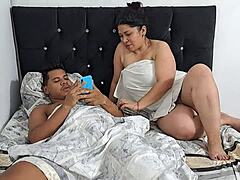 Si ibu milf Latina matang ini bersedia untuk seks yang keras dan aksi deepthroating