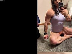 Muscle Princessivana's solo showcase of strength and beauty