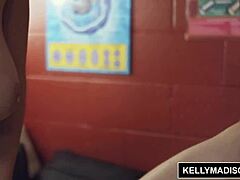 Kelly Madisons sensuelle tiltrækning: en moden skønhed med naturlige aktiver