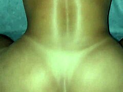 Le cul serré de la femme amateur se fait remplir de sperme dans une vidéo HD