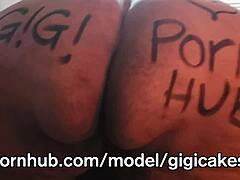 Gigi Cakes viser frem sine store pupper i HD