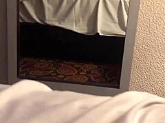 MILF لاتينية تستمتع بالجنس الشرجي في غرفة الفندق