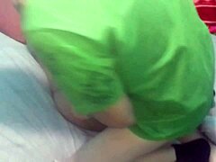 فيديو منزلي للتدليك ووضعية الجنس الجانبي مع السراويل الداخلية.