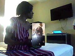 Чернокожая мамочка из Техаса делится своей любительской киской в домашнем видео