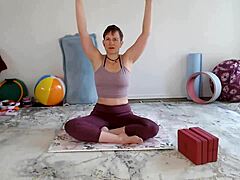 Aurora willows yoga dan foot play untuk penggemar cuckold