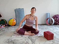 Aurora saule du yoga et des jeux de pieds pour les amateurs de cocu