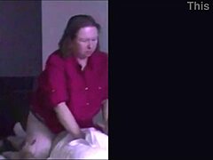Жена аматер ухваћена скривеном камером како мастурбира и игра се са својим грудима