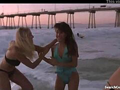 Leslee Bremmer și Julies se întâlnesc fierbinte și fierbinte într-un film porno vintage