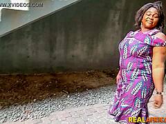 Afrikanske husmødre hjemmelaget sextape med stor rumpe og bakfra
