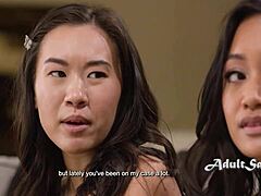 Asiatische Stieftöchter geben sich spielerischem Prügel hin - Cory Chase, Reagan Foxx, Kimmy Kimm und Jade Kimiko Star