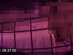 Amatør stemor fanget på skjult kamera under flere orgasmer med stesønn