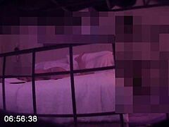 Madrastra amateur atrapada en cámara oculta durante múltiples orgasmos con su hijastro