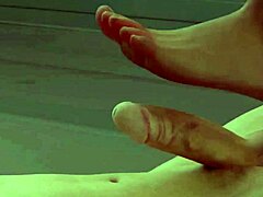 Mogen kvinna utforskar ny sexuell njutning med en stor kuk i 4k Hentai-video