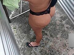 Milf latina muestra su culo perfecto en cámara