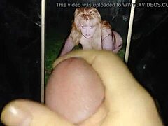 Блондинка майка се наслаждава на спермата на Booty66