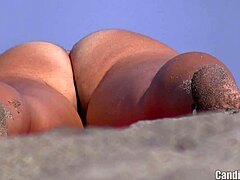 Tight Beach Swing: Nudist MILFs dekket av sæd på skjult spionkamera