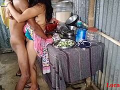 Indian mature bhabi devine dur doggystyle sex pe webcam
