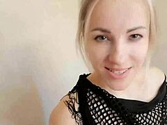 Mia Lipa ผู้รักชาวรัสเซียแสดงพลังของเธอในวิดีโอ femdom นี้
