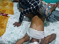Upphetsad indisk styvbror blir hårt knullad av sin styvsyster