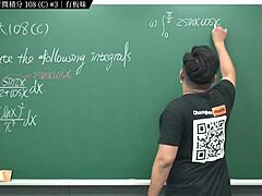 Se, hvordan professor Zhang Xute lærer sine elever matematikken i denne online pornovideo