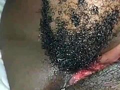 Intenzivno lizanje in škropljenje mučke v domačem videu