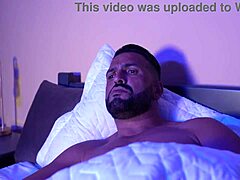 Latinalainen MILF Tony Tigrao näyttelee hardcore-pornoelokuvassa, jossa on siemensyöksyjä ja jalkoja
