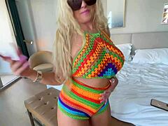 Hardcore seks ob bazenu z blond MILF Kelly Cabbana