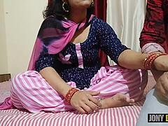 Индийская падчерица получает анальный секс со своим пасынком