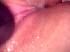 Amateurpaar geniet van intens orgasme met vibrator en clitoris stimulatie