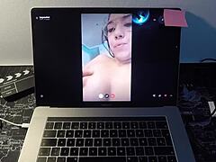 Webkamerán szexel és maszturbál egy spanyol MILF-vel