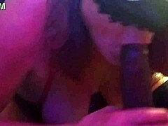 Маскирана майка прави орален секс на голям черен пенис в HD видео