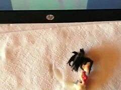 Une figurine cosplay japonaise se fait baiser dans une animation hentai