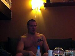 Amatérsky pár skúma cuckold fetiš v HD videu
