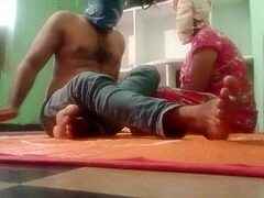 Erodowany tyłek i ciasna cipka w indyjskim klipie erotycznym