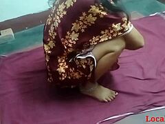 Bhabhi från en indisk by njuter av hardcore utomhussex