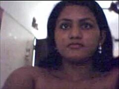 Katso kurvikasta intialaista MILF:ää riisuutuvan ja nauttivana kamerassa - Hottest Mylfcams